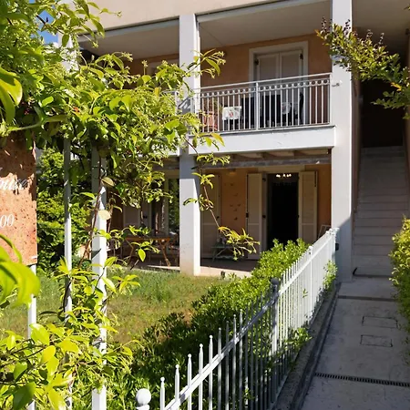 Betty's House * Cavalcaselle