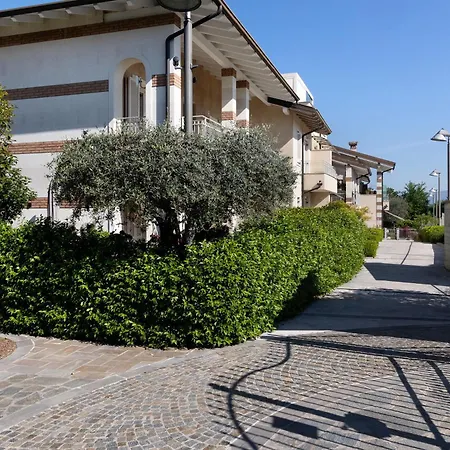 Betty's House Apartament *