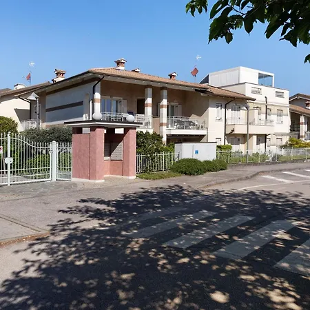 Betty's House Cavalcaselle